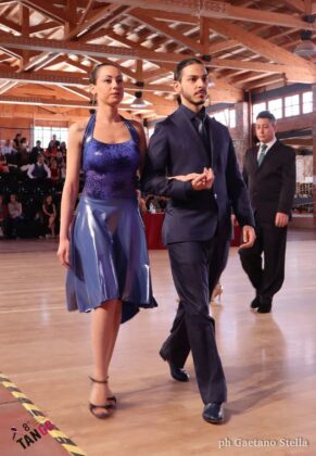 Foto che ritrae Giusy Citro e Simone Ferrara durante le classificatorie di Tango Salòn Giusy Citro e Simone Ferrara all’ottavo Campionato Italiano di Tango Argentino