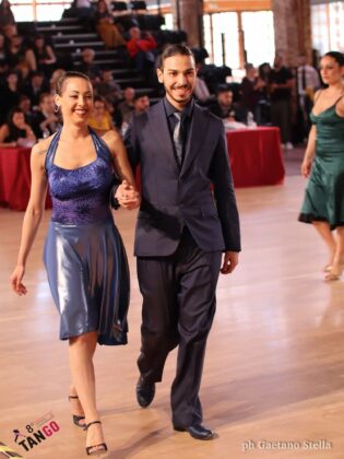 Foto che ritrae Giusy Citro e Simone Ferrara durante le classificatorie di Tango Salòn Giusy Citro e Simone Ferrara all’ottavo Campionato Italiano di Tango Argentino